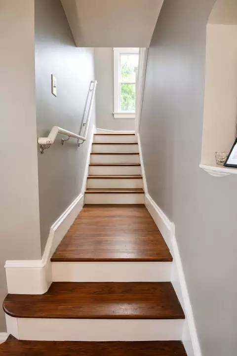 Entry Way - 720 W Monroe St, Bloomington, IL 61701 photo 2 of 2