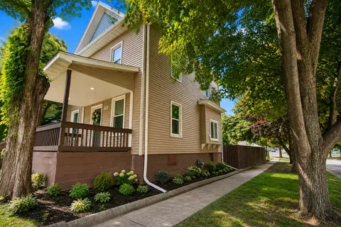 Exterior - 720 W Monroe St, Bloomington, IL 61701 photo 2 of 2