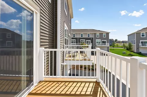 Exterior - 403 Cold Spring St, Algonquin, IL 60102 photo 3 of 4