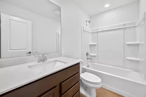 Bath - 403 Cold Spring St, Algonquin, IL 60102 photo 2 of 2