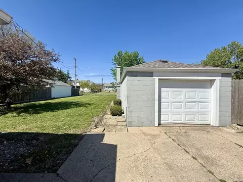 Exterior - 617 E Wabash Ave, Rantoul, IL 61866 photo 3 of 4