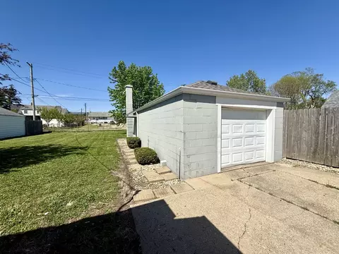 Exterior - 617 E Wabash Ave, Rantoul, IL 61866 photo 2 of 4