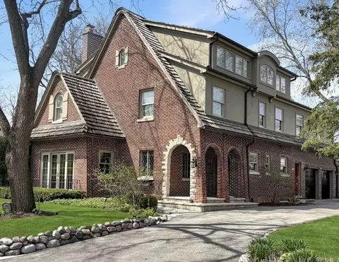 412 Laurel Ave, Libertyville, IL 60048