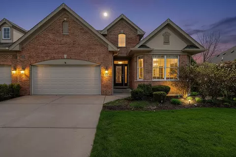 735 Woodglen Ln, Lemont, IL 60439