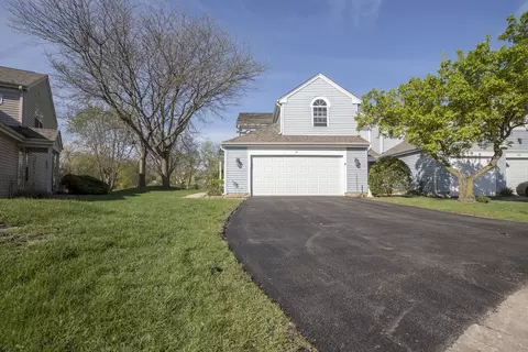 81 King Dr, Streamwood, IL 60107