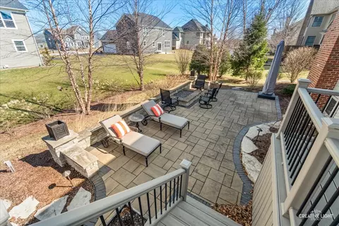 Exterior - 3680 Broadleaf Ave, Elgin, IL 60124 photo 5 of 18