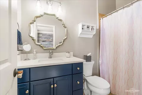 Bath - 3680 Broadleaf Ave, Elgin, IL 60124 photo 4 of 5