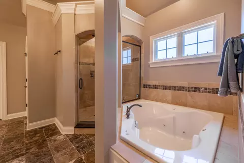 Bath - 3680 Broadleaf Ave, Elgin, IL 60124 photo 3 of 5