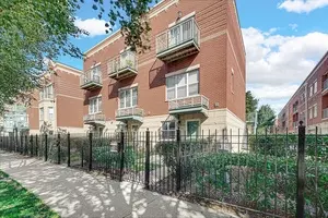 1150 E 46th St, Chicago, IL 60653