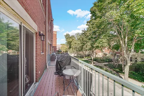 Exterior - 1150 E 46th St, Chicago, IL 60653 photo 2 of 5