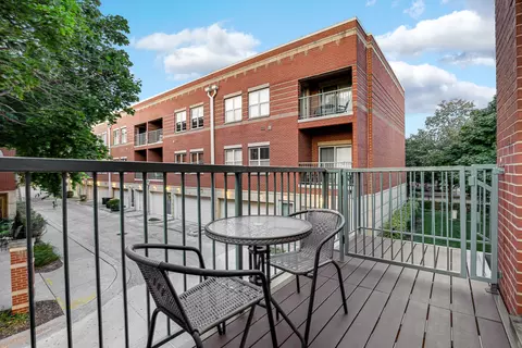 Exterior - 1150 E 46th St, Chicago, IL 60653 photo 5 of 5