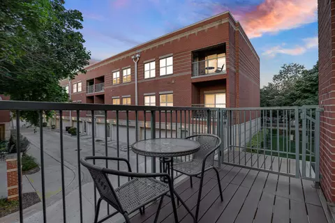 Exterior - 1150 E 46th St, Chicago, IL 60653 photo 4 of 5