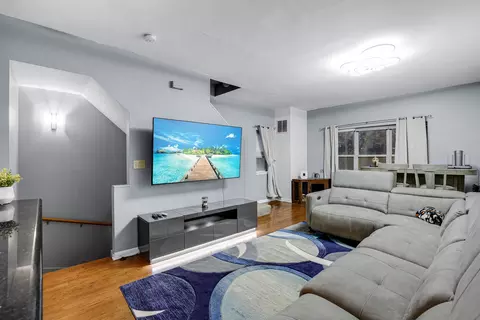 Living - 1150 E 46th St, Chicago, IL 60653 photo 1 of 2