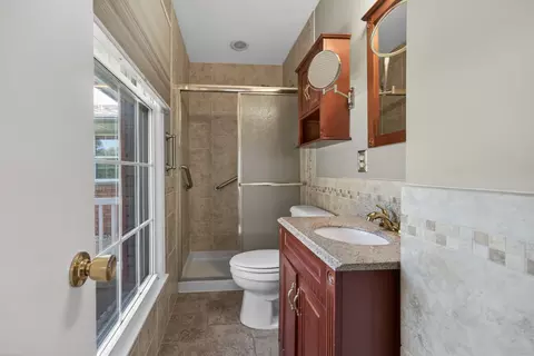 Bath - 1305 E Vernon Ave, Normal, IL 61761 photo 2 of 2
