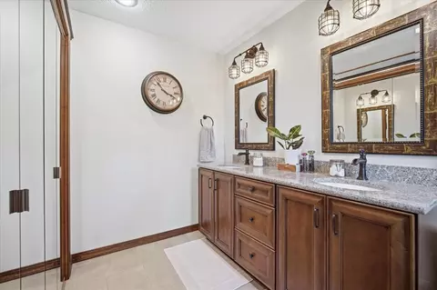 Bath - 1512 Steeplechase Dr, Bloomington, IL 61701 photo 2 of 4