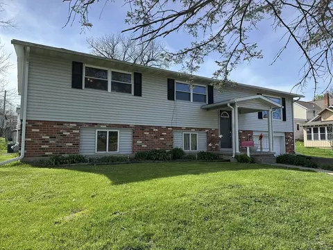 208 N College St, Mount Carroll, IL 61053