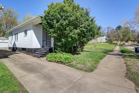 232 N 6th St, Clinton, IA 52732