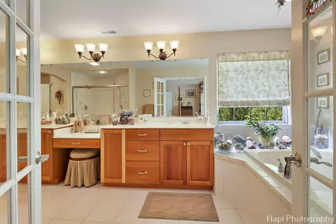 Bath - 1606 Tecumseh Dr, Mchenry, IL 60050 photo 2 of 5