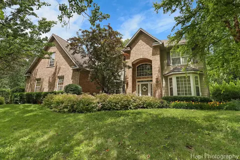 1606 Tecumseh Dr, Mchenry, IL 60050