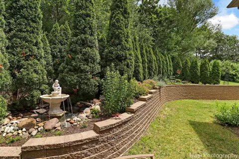 Exterior - 1606 Tecumseh Dr, Mchenry, IL 60050 photo 4 of 11