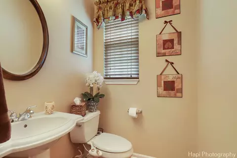 Bath - 1606 Tecumseh Dr, Mchenry, IL 60050 photo 1 of 5