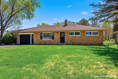 3605 Anne St, Mchenry, IL 60050