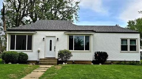 110 E Park Ave, Deer Creek, IL 61733