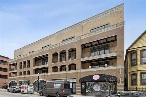 1423 W Belmont Ave #4, Chicago, IL 60657