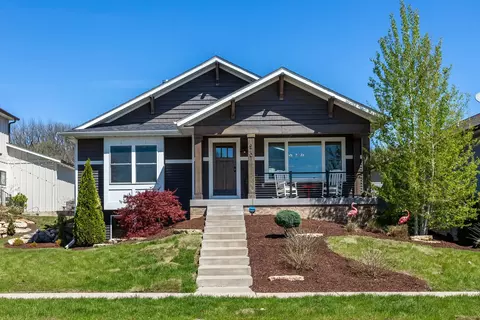 670 Holmes St, Bettendorf, IA 52722