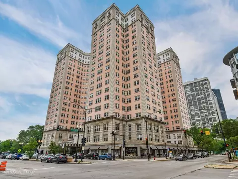 5555 N Sheridan Rd #807, Chicago, IL 60640