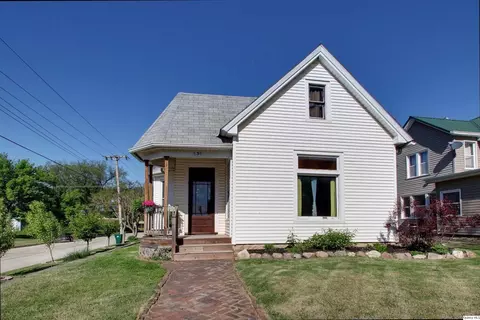 636 S 16th St, Quincy, IL 62301