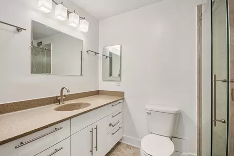 Bath - 360 E Randolph St #1102, Chicago, IL 60601 photo 2 of 3