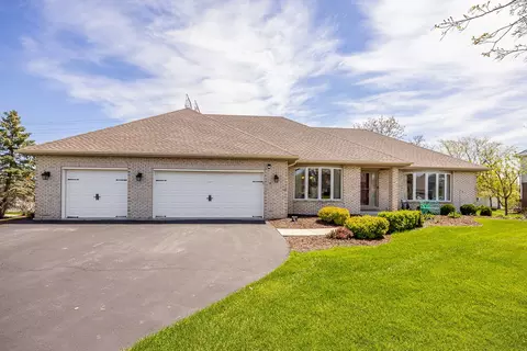 13201 Meadow Hill Ln, Lemont, IL 60439