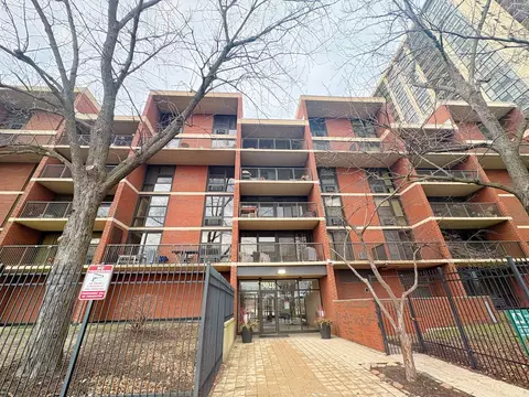 3021 S Michigan Ave #306, Chicago, IL 60616
