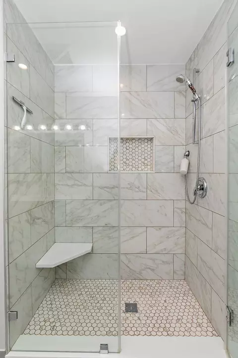 Bath - 5400 Astor Ln #411, Rolling Meadows, IL 60008 photo 4 of 4