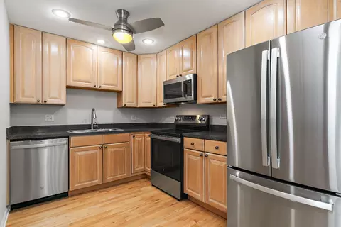 Kitchen - 5400 Astor Ln #411, Rolling Meadows, IL 60008 photo 2 of 2