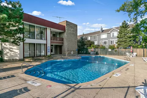Exterior - 5400 Astor Ln #411, Rolling Meadows, IL 60008 photo 3 of 3