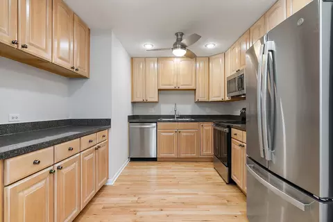 Kitchen - 5400 Astor Ln #411, Rolling Meadows, IL 60008 photo 1 of 2