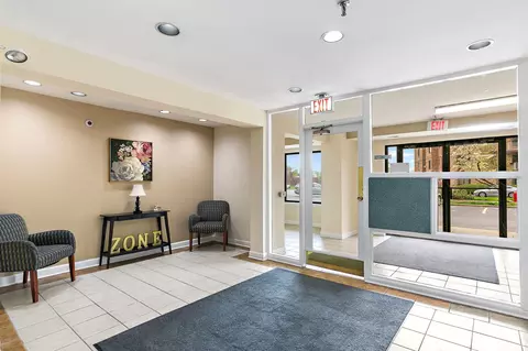 Entry Way - 5400 Astor Ln #411, Rolling Meadows, IL 60008 photo 1 of 2