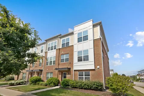 2961 Reflection Dr, Naperville, IL 60564