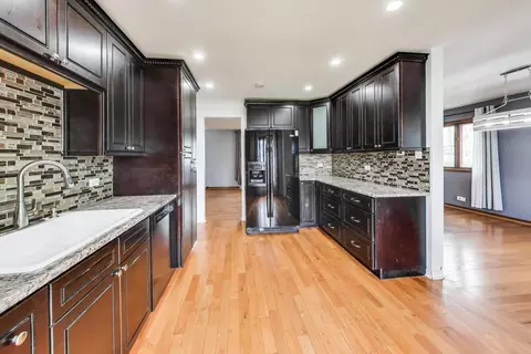 Kitchen - 4255 149th St, Midlothian, IL 60445 photo 3 of 3