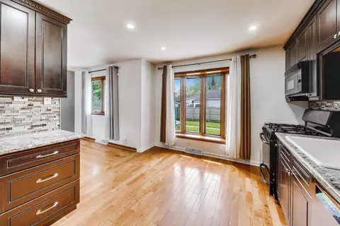 Kitchen - 4255 149th St, Midlothian, IL 60445 photo 1 of 3