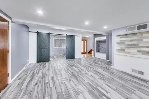 Living - 4255 149th St, Midlothian, IL 60445 photo 6 of 7