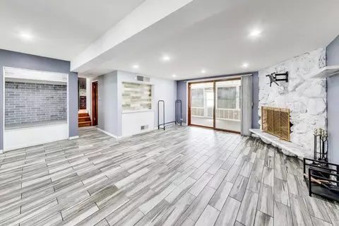 Living - 4255 149th St, Midlothian, IL 60445 photo 7 of 7