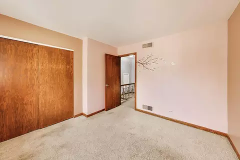 Bedroom - 4255 149th St, Midlothian, IL 60445 photo 4 of 6