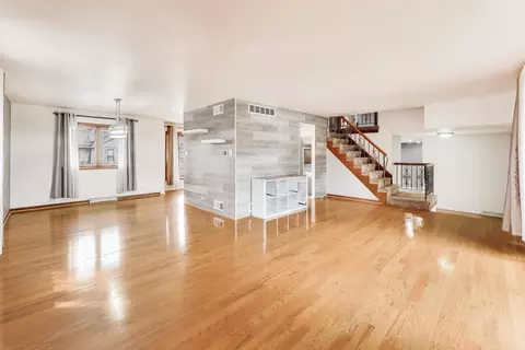 Living - 4255 149th St, Midlothian, IL 60445 photo 2 of 7
