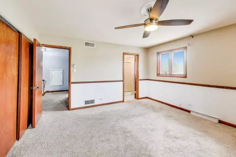 Bedroom - 4255 149th St, Midlothian, IL 60445 photo 2 of 6