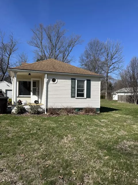 2404 Springfield Rd, East Peoria, IL 61611
