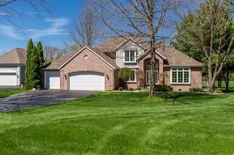 2302 Cairnwell Dr, Belvidere, IL 61008