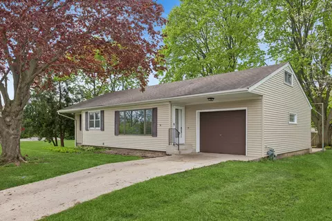 821 Diane Ct, Marengo, IL 60152